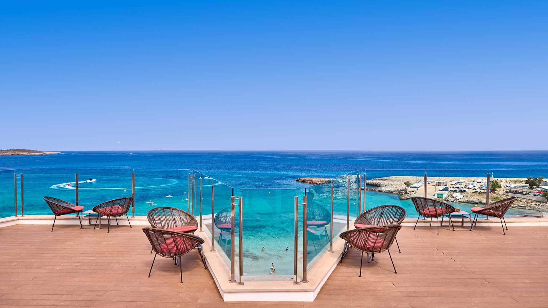 call center universal beach hotels